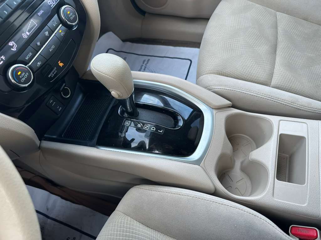 2014 Nissan Rogue Image 18