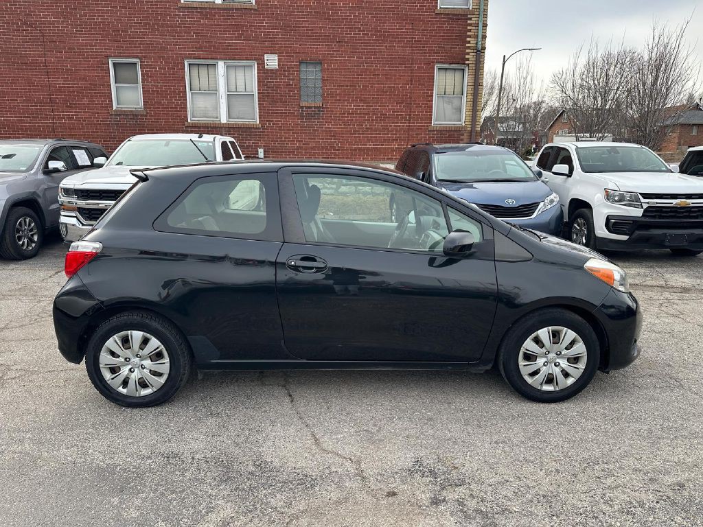2012 Toyota Yaris Image 4