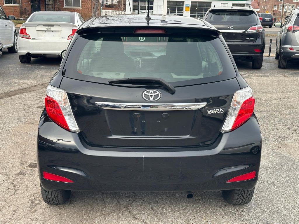 2012 Toyota Yaris Image 7