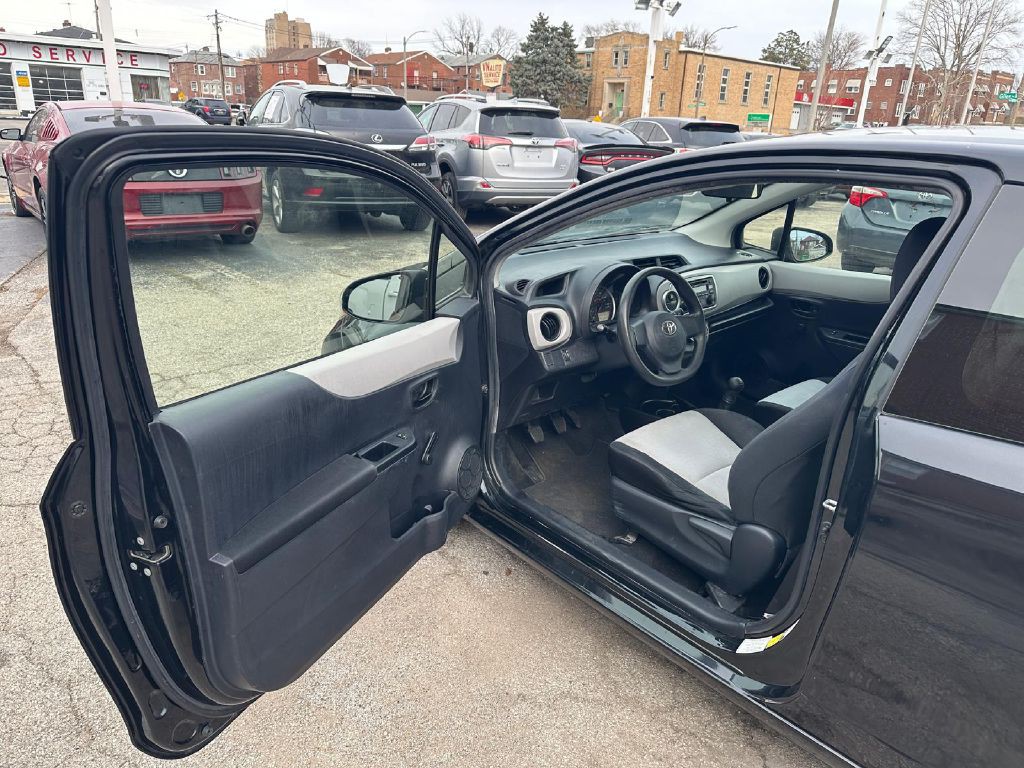 2012 Toyota Yaris Image 9