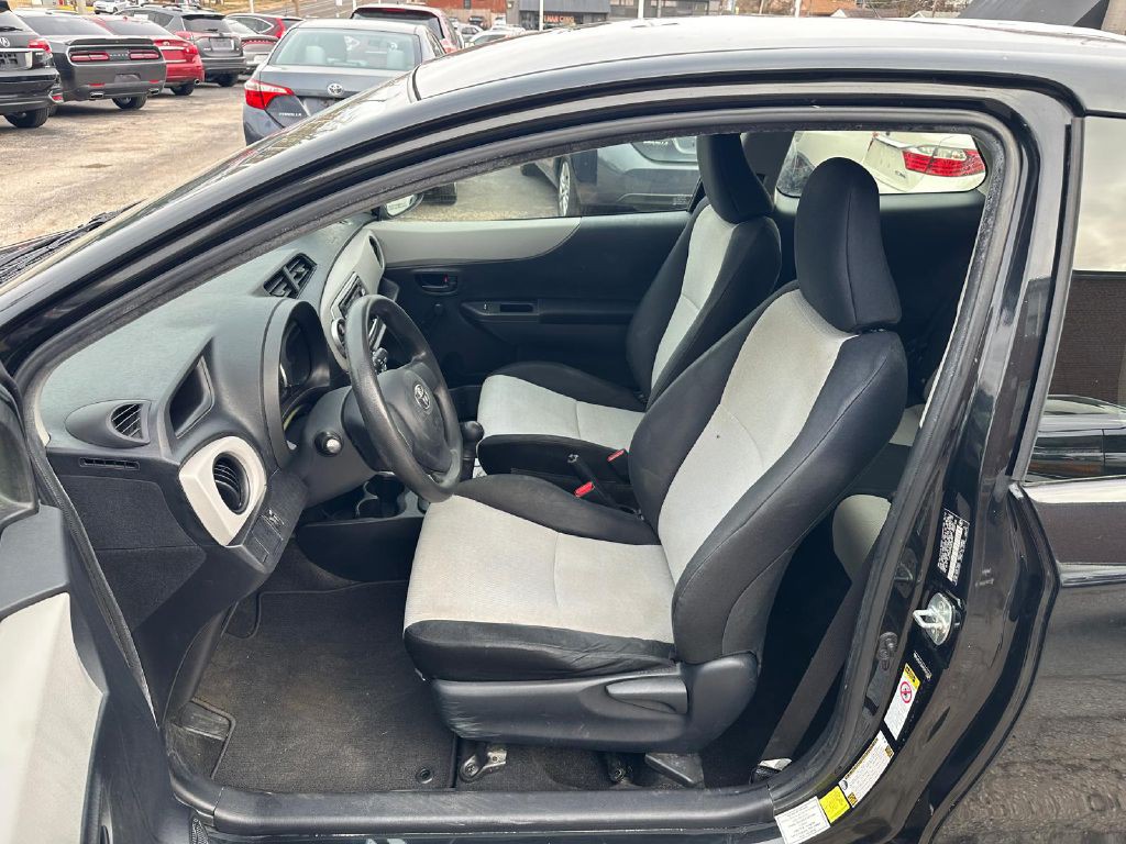2012 Toyota Yaris Image 10