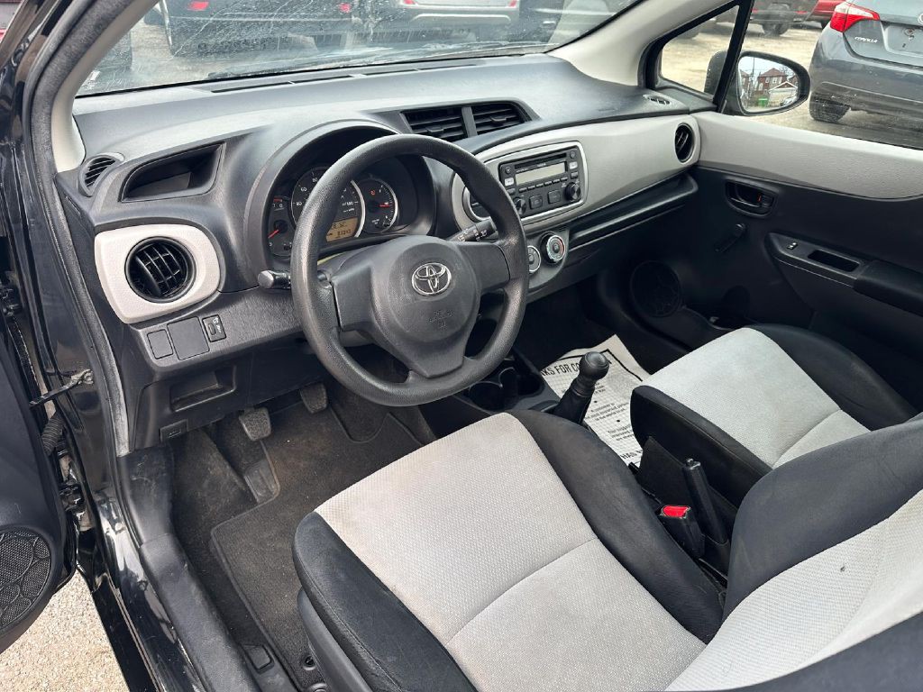 2012 Toyota Yaris Image 11