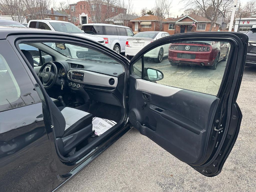 2012 Toyota Yaris Image 12