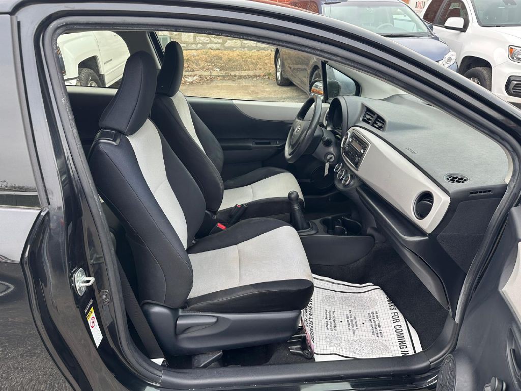 2012 Toyota Yaris Image 13