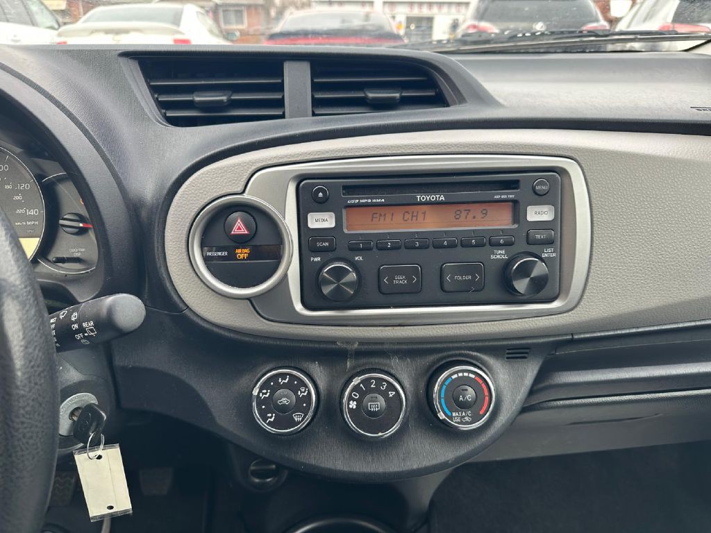 2012 Toyota Yaris Image 15