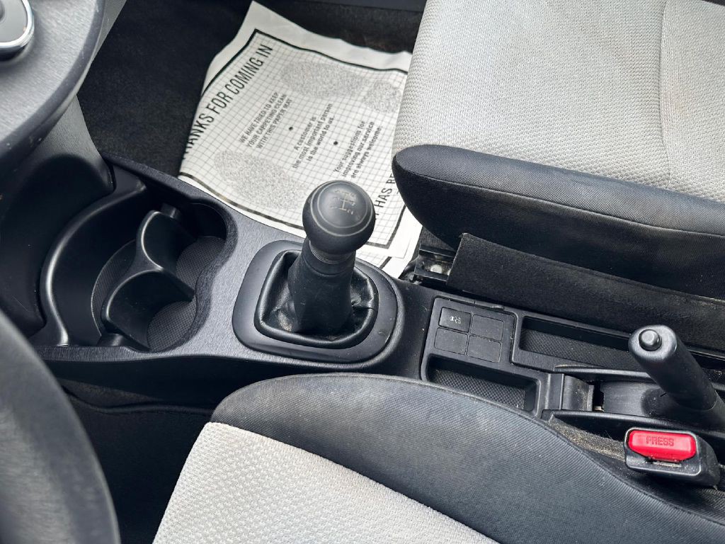 2012 Toyota Yaris Image 16