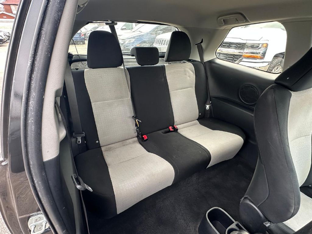 2012 Toyota Yaris Image 17