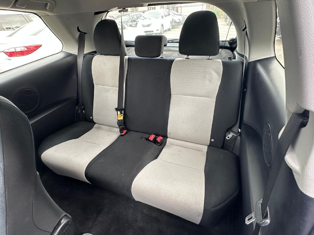 2012 Toyota Yaris Image 18