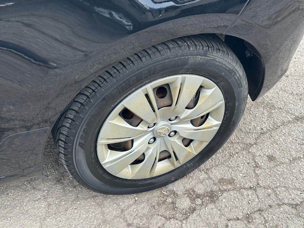 2012 Toyota Yaris Image 20