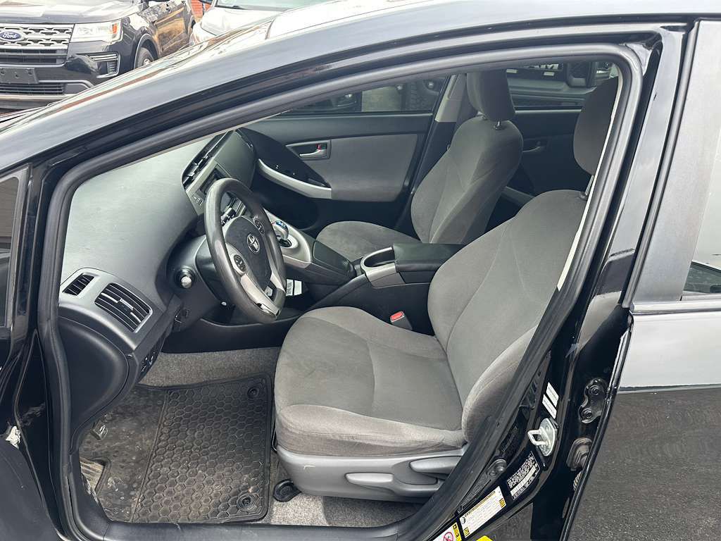 2015 Toyota Prius Image 10