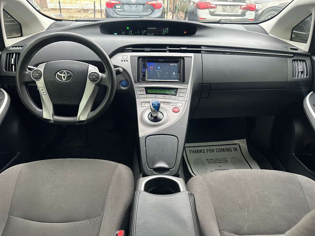 2015 Toyota Prius Image 14