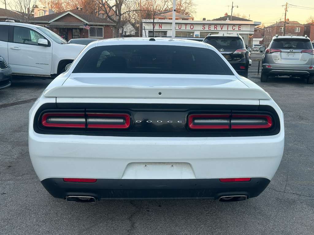 2022 Dodge Challenger Image 6