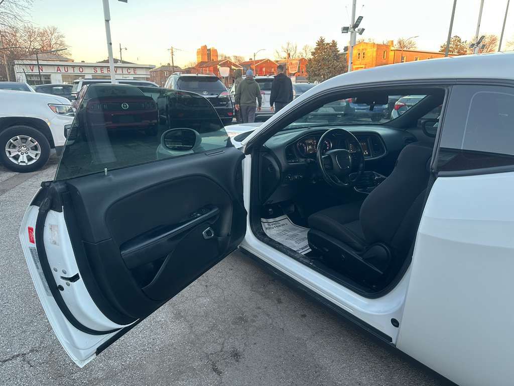 2022 Dodge Challenger Image 9