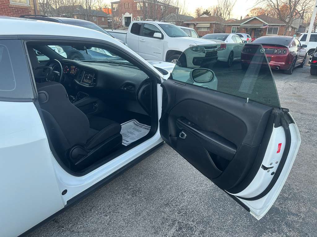 2022 Dodge Challenger Image 12