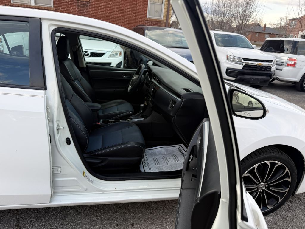 2015 Toyota Corolla Image 17