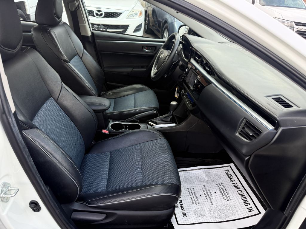 2015 Toyota Corolla Image 18
