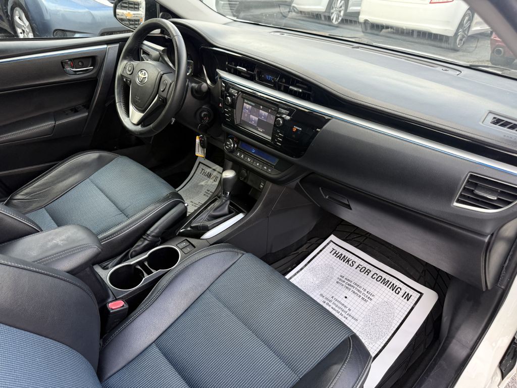 2015 Toyota Corolla Image 19
