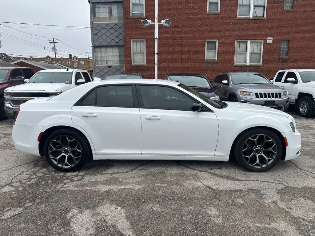 2018 Chrysler 300 Image 4