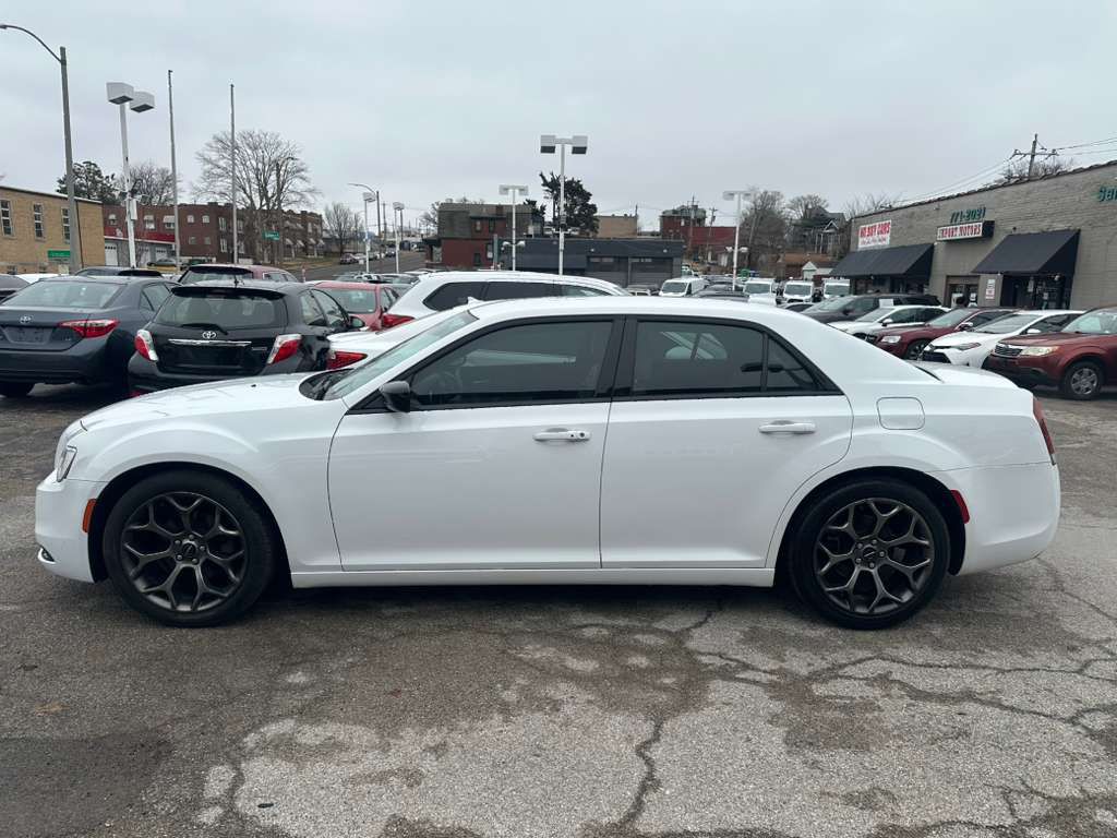 2018 Chrysler 300 Image 5