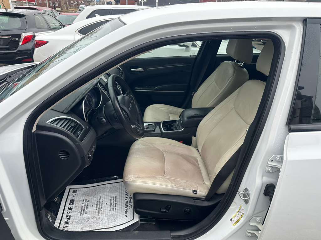 2018 Chrysler 300 Image 10