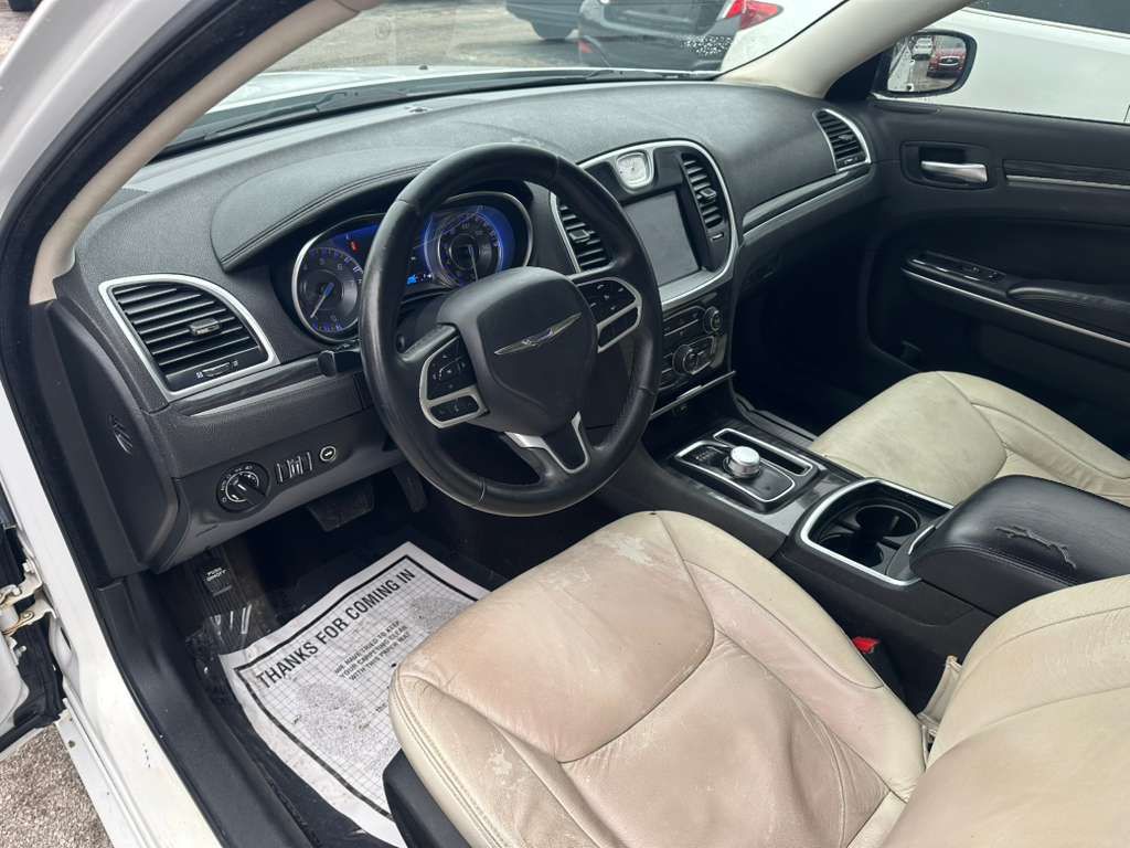 2018 Chrysler 300 Image 11