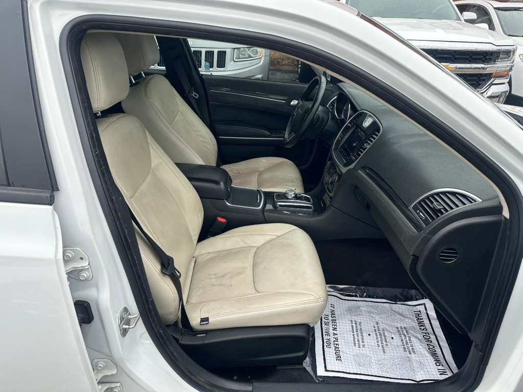 2018 Chrysler 300 Image 12