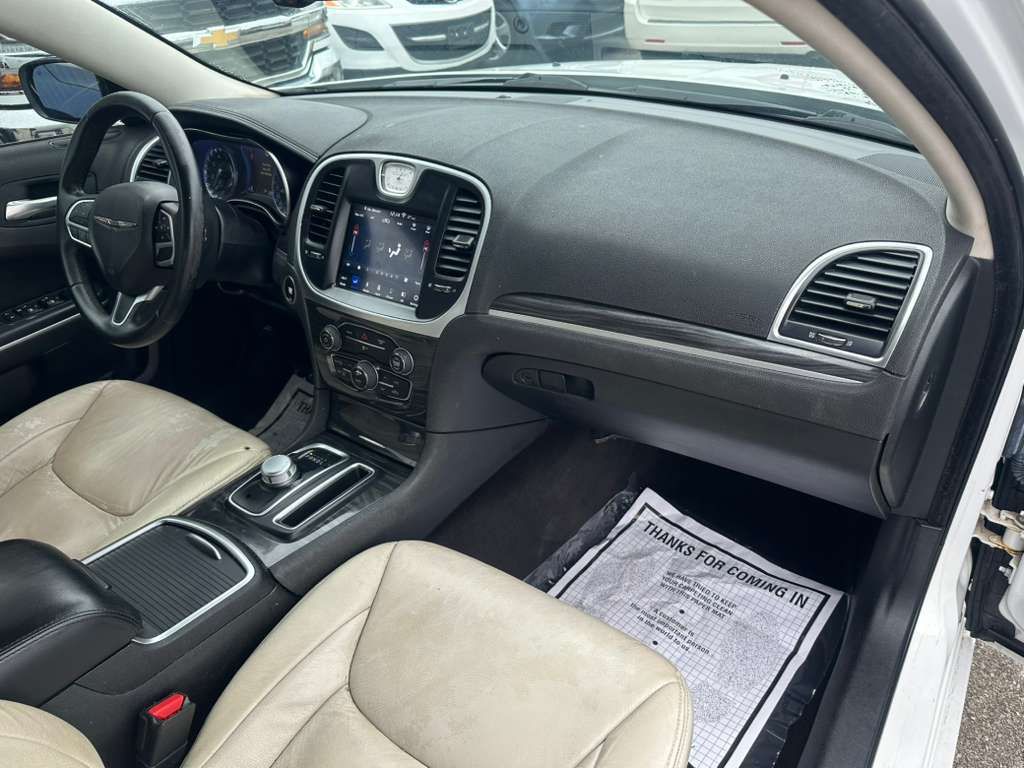 2018 Chrysler 300 Image 13