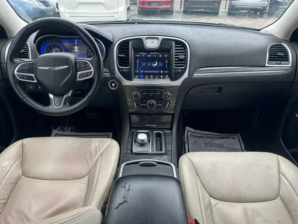 2018 Chrysler 300 Image 14