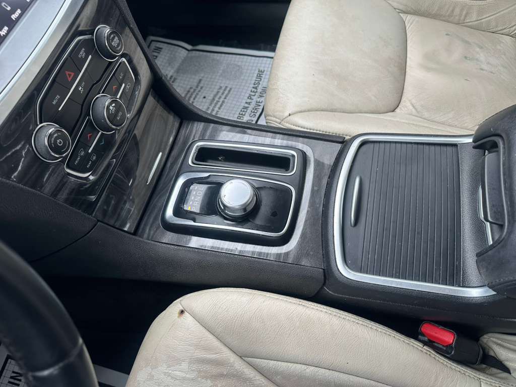 2018 Chrysler 300 Image 18