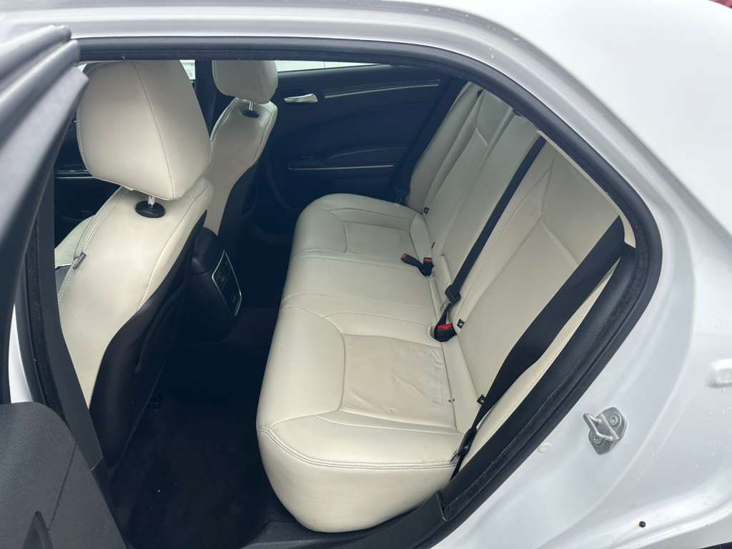 2018 Chrysler 300 Image 20