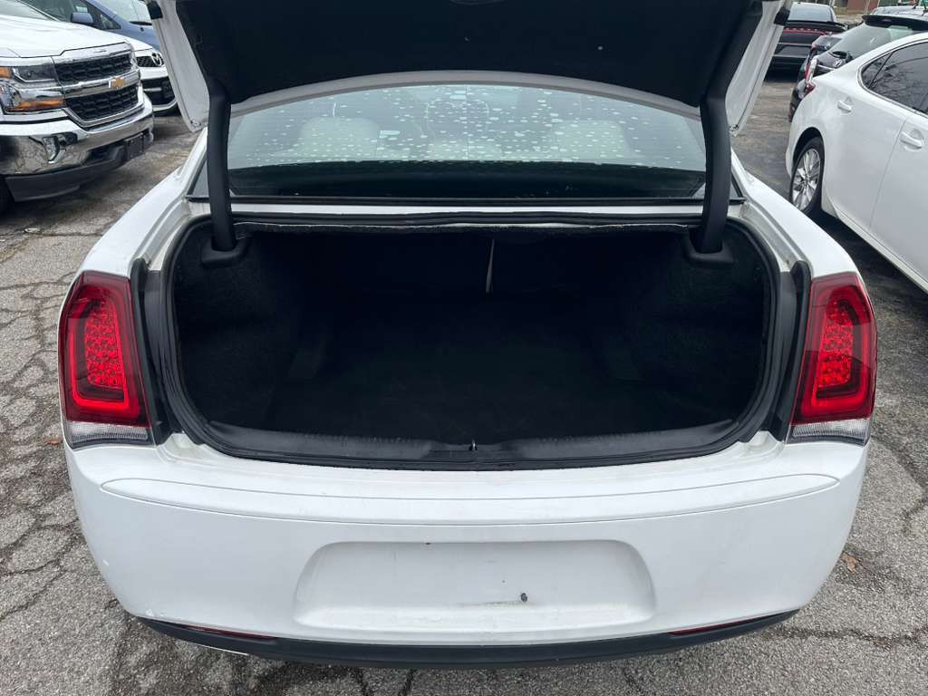 2018 Chrysler 300 Image 21