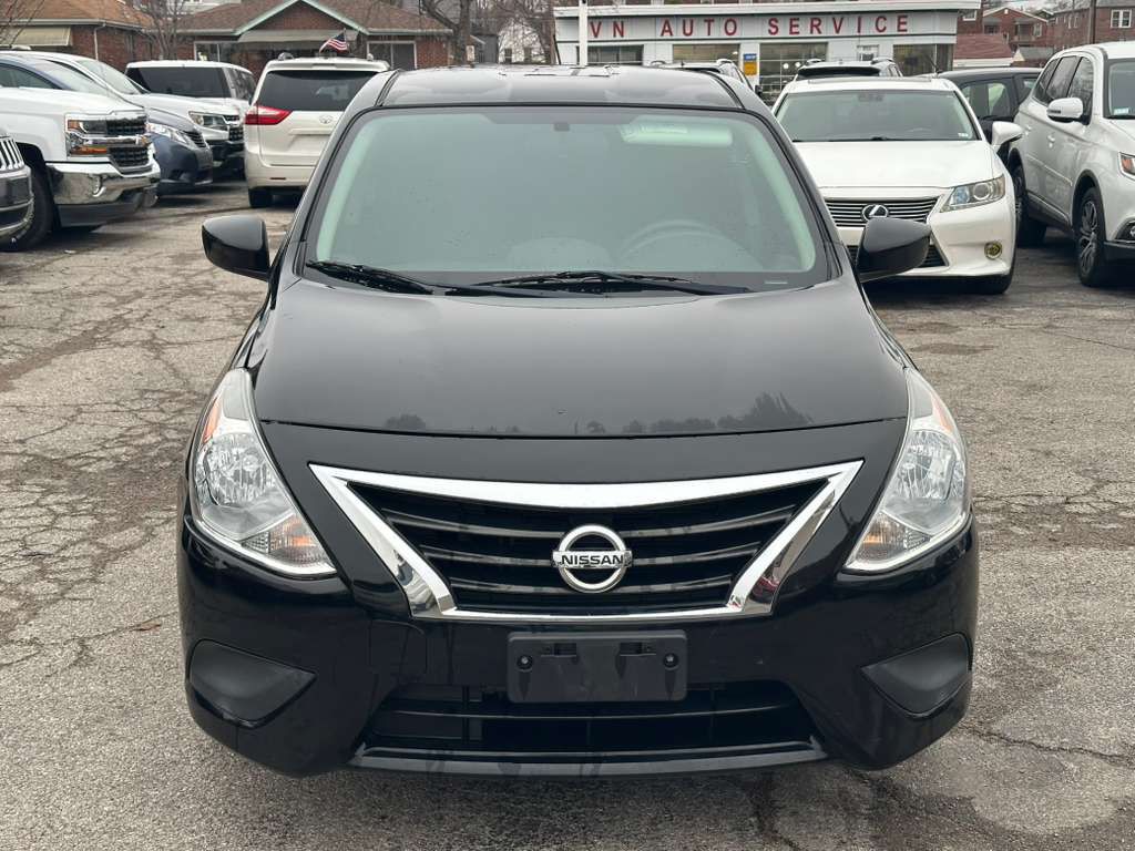 2017 Nissan Versa Image 2