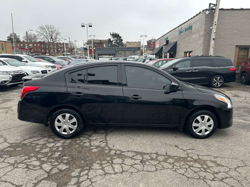 2017 Nissan Versa Image 4