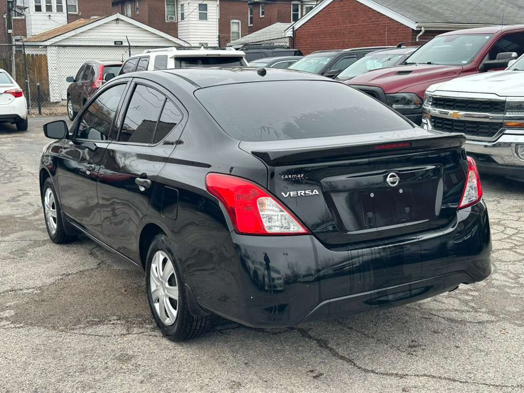 2017 Nissan Versa Image 8