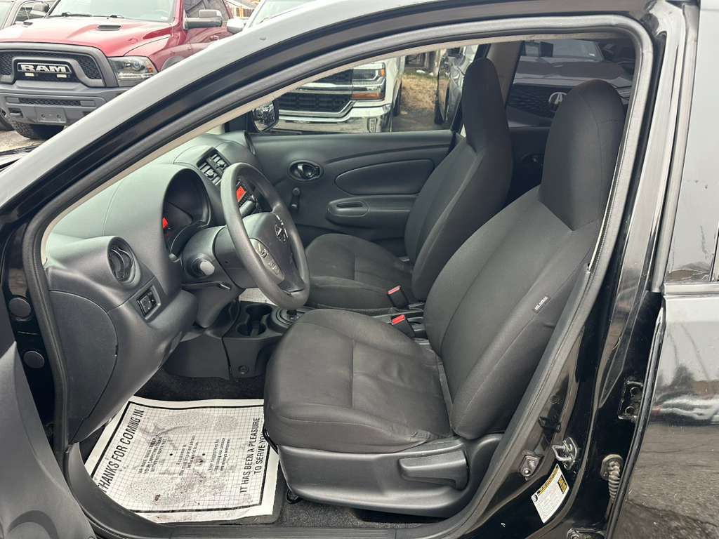 2017 Nissan Versa Image 10