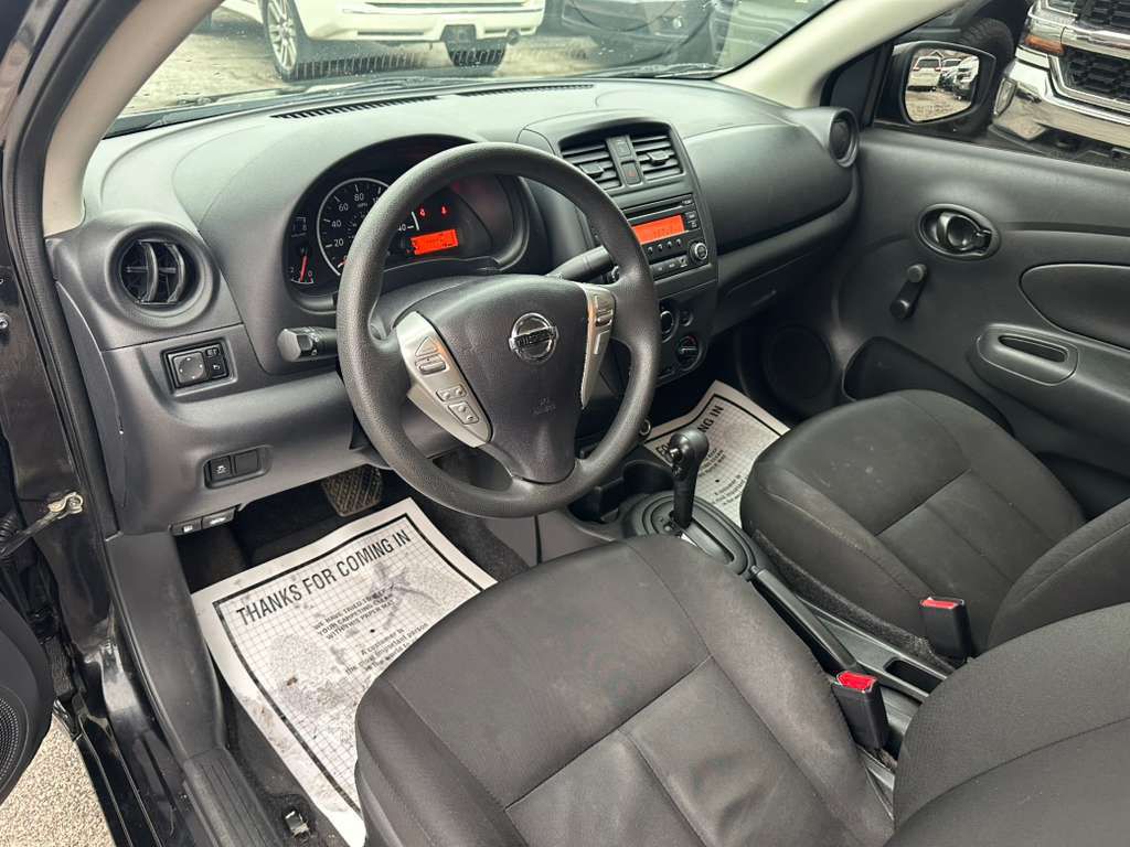 2017 Nissan Versa Image 11
