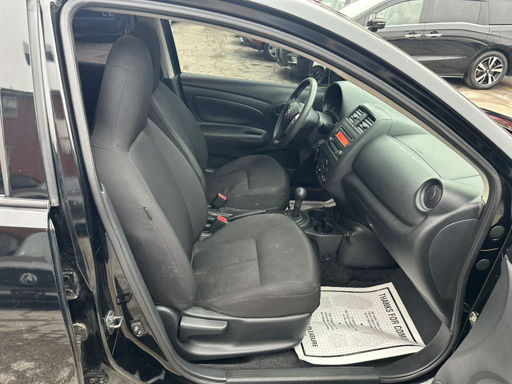2017 Nissan Versa Image 12