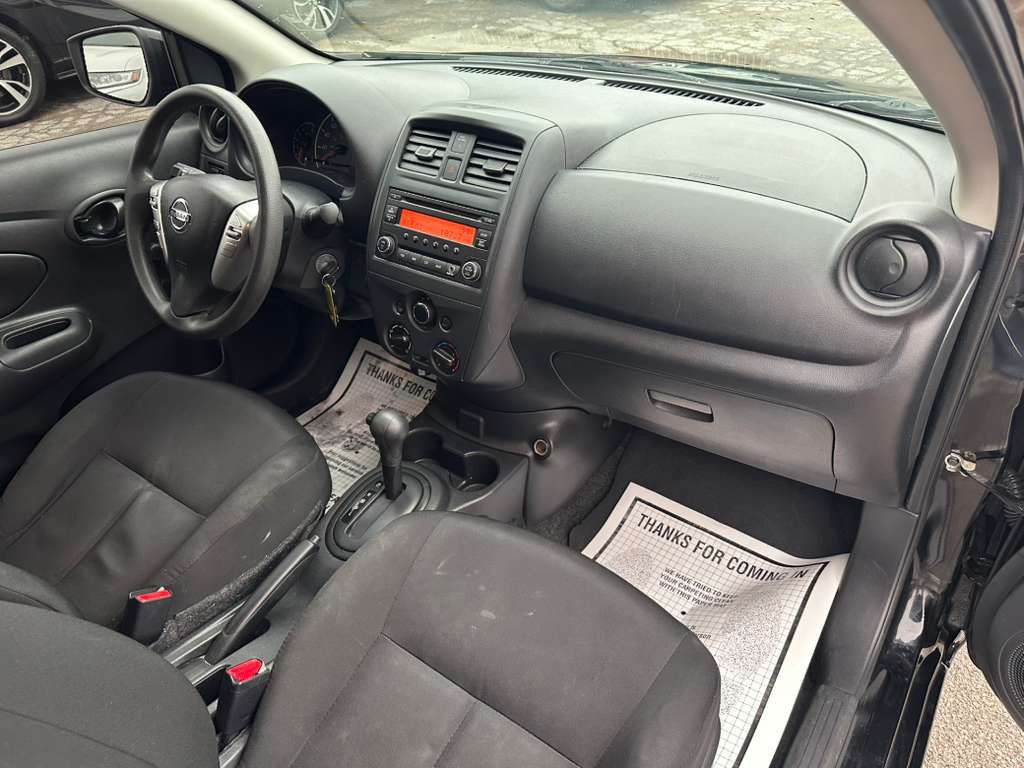 2017 Nissan Versa Image 13