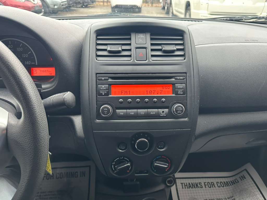 2017 Nissan Versa Image 16