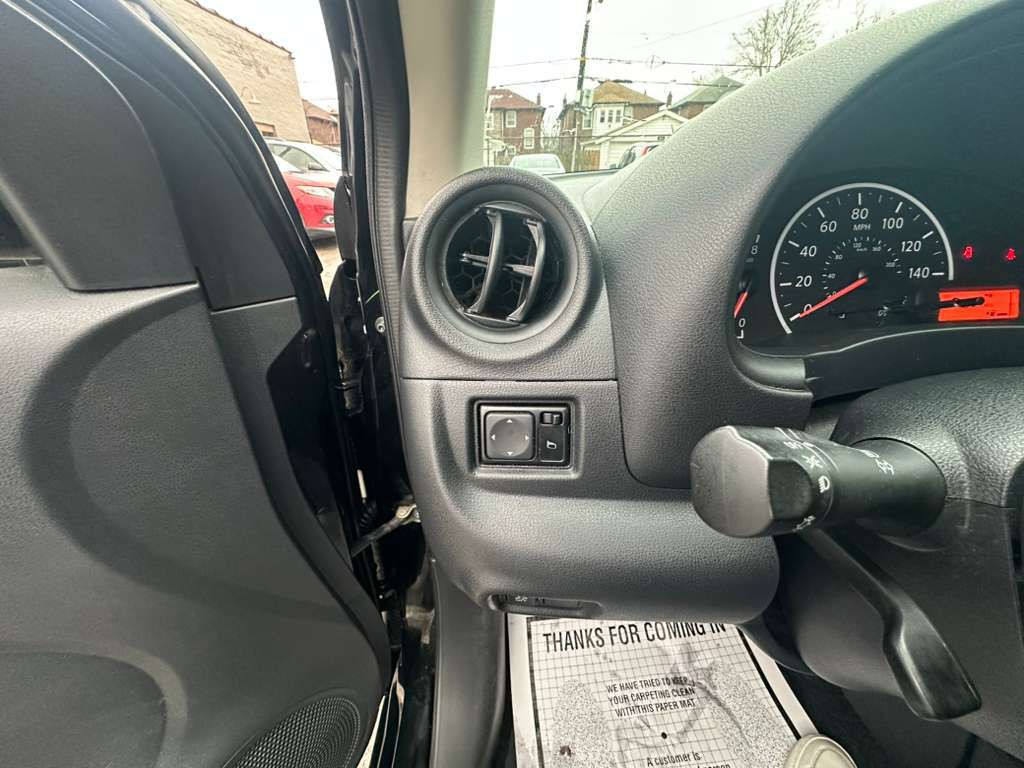 2017 Nissan Versa Image 18