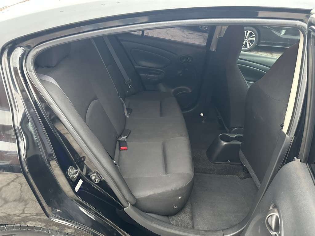 2017 Nissan Versa Image 19