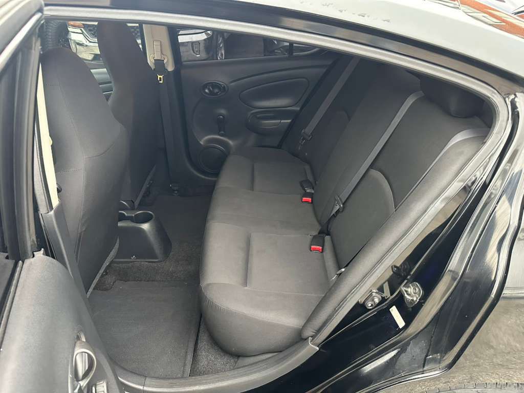 2017 Nissan Versa Image 20