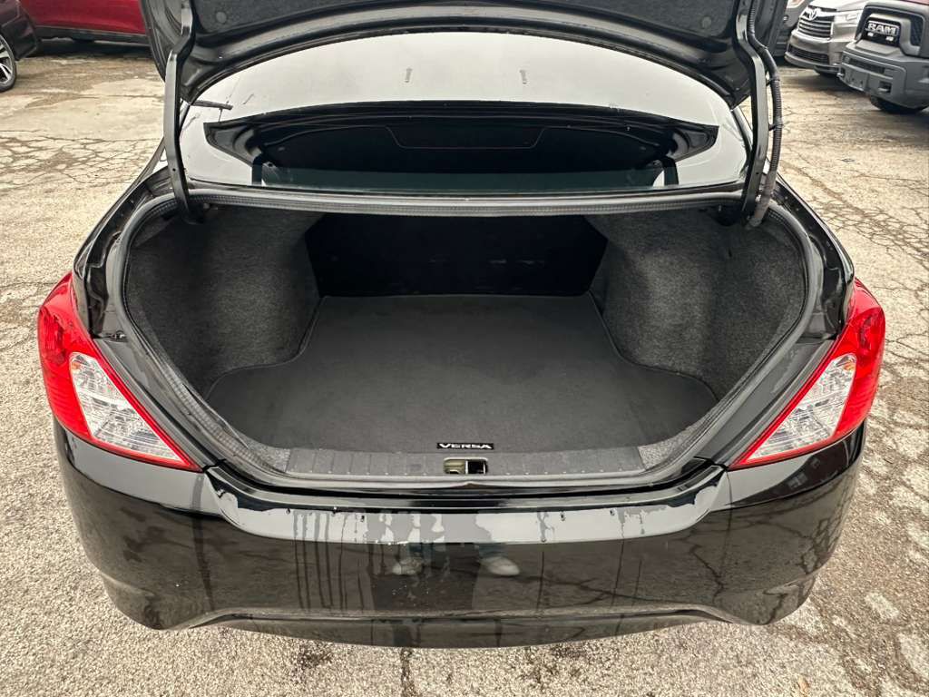 2017 Nissan Versa Image 21