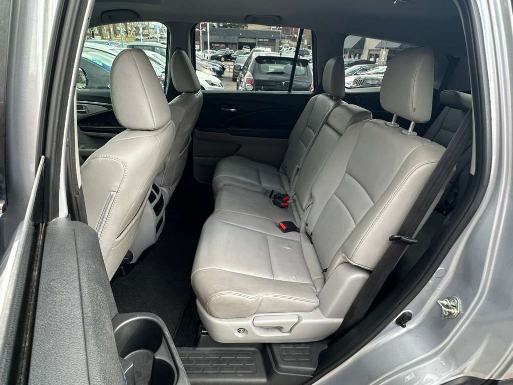2017 Honda Pilot Image 24