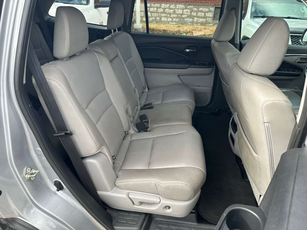 2017 Honda Pilot Image 25