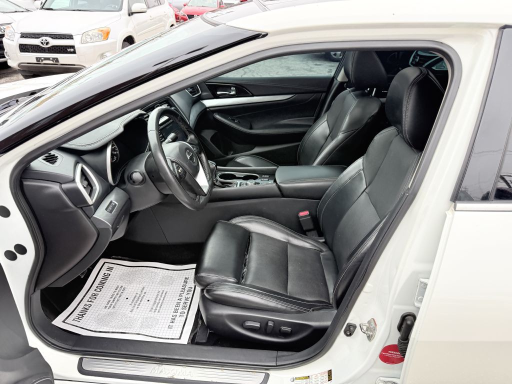 2017 Nissan Maxima Image 11