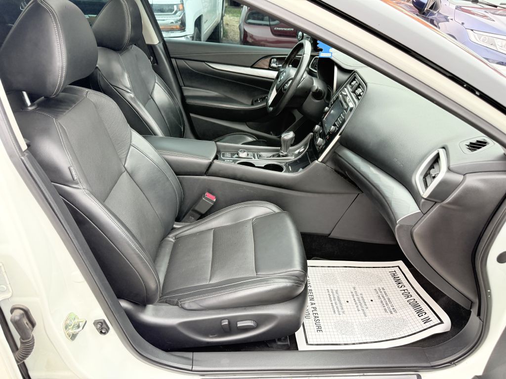 2017 Nissan Maxima Image 18
