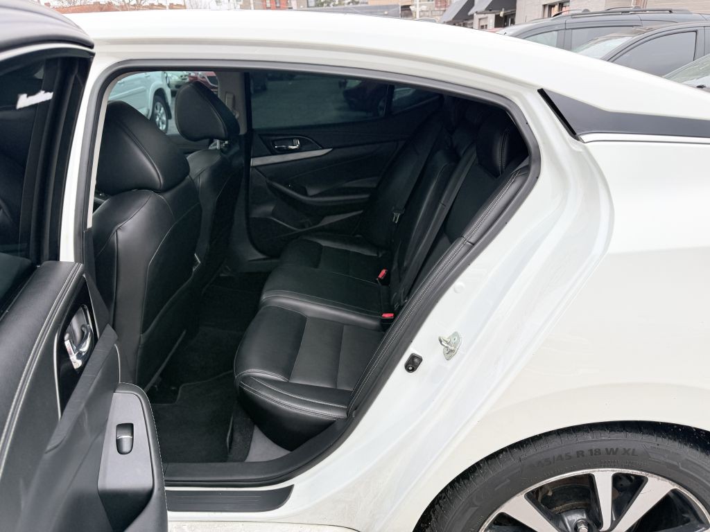 2017 Nissan Maxima Image 20