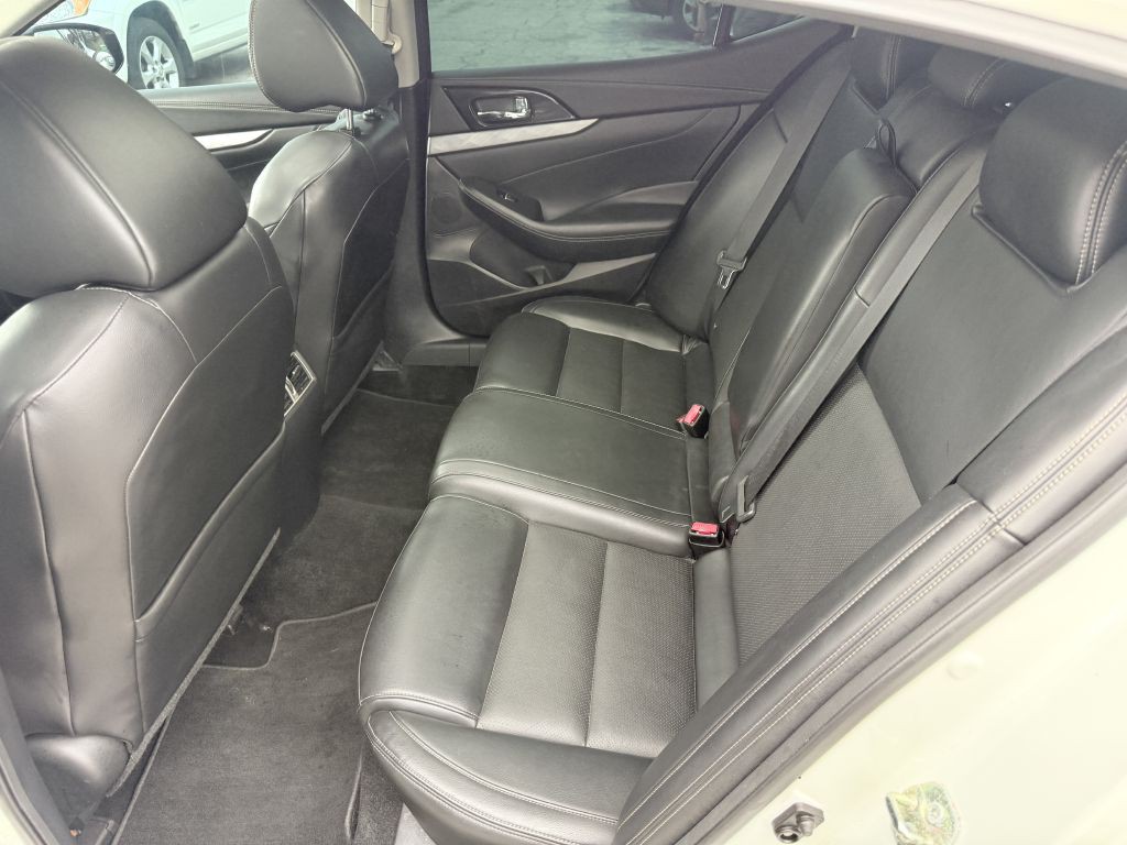 2017 Nissan Maxima Image 21