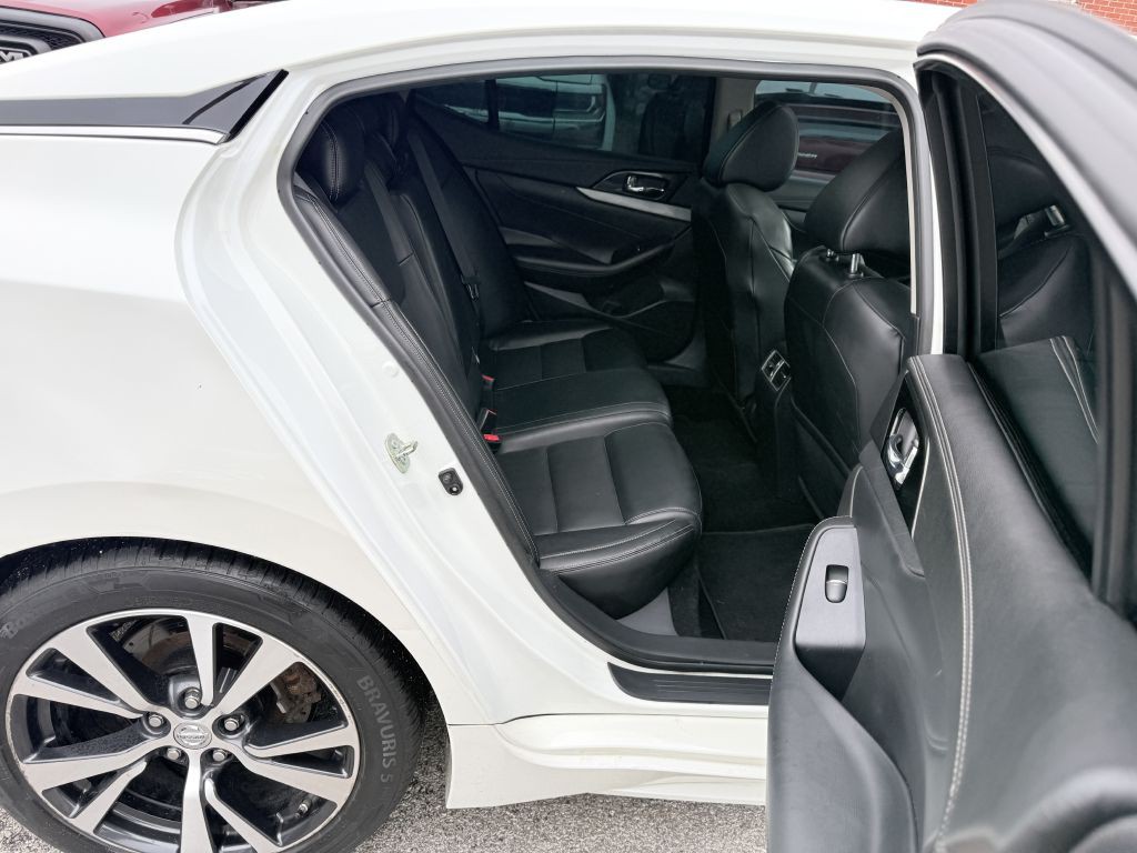 2017 Nissan Maxima Image 22